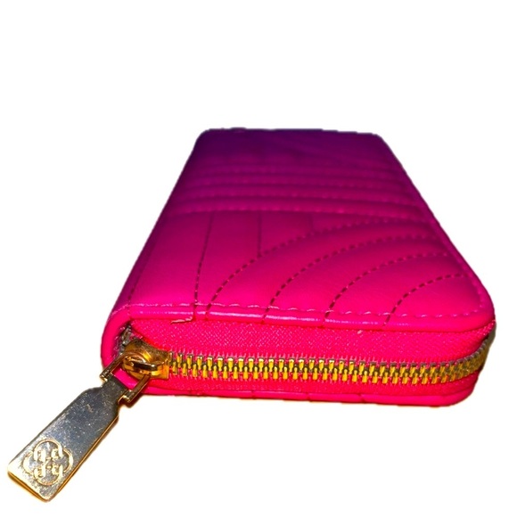 DAISY FUENTES Quilted Zip Around Long Wallet Fuchsia Pink Faux Leather, NWOT - Picture 6 of 10
